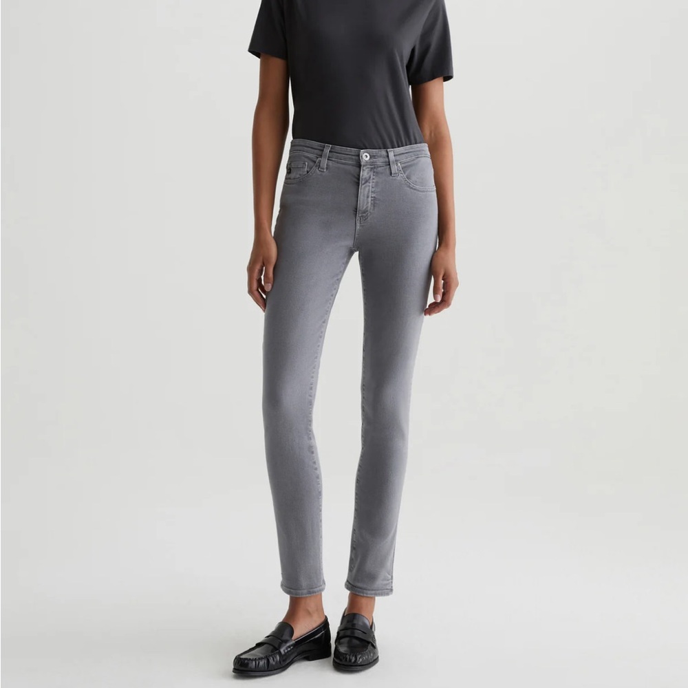 AG grey legging ankle skinny jean 26R classic AG denim super soft, barely worn.